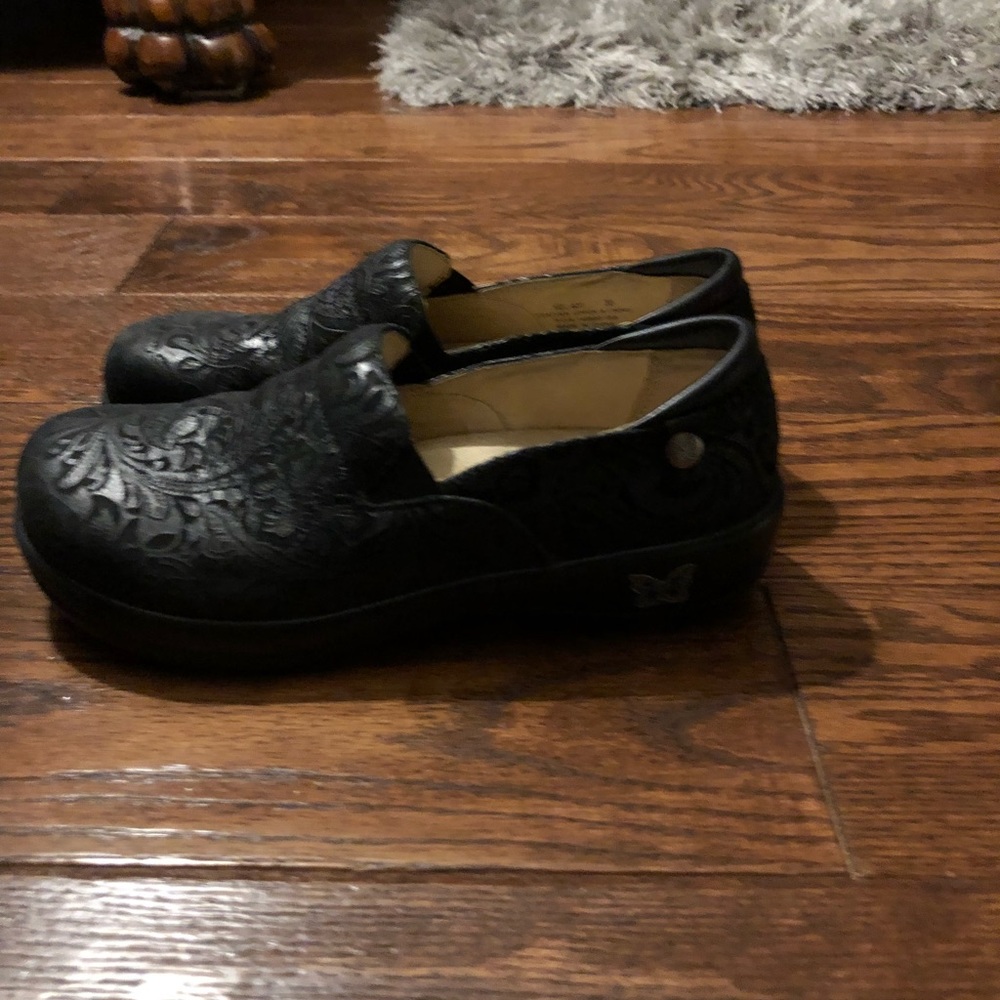 Shoes - Picture 2 of 3